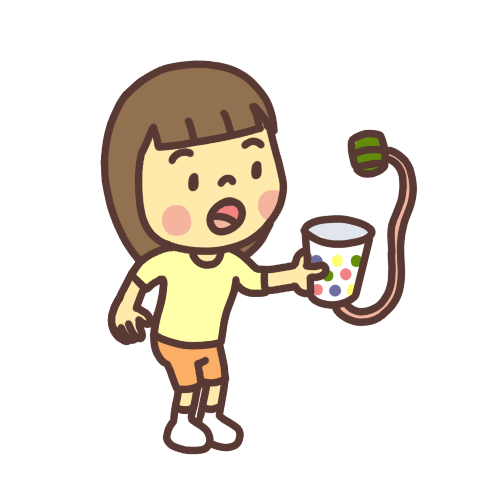 紙コップけん玉で遊ぶ女の子のイラスト